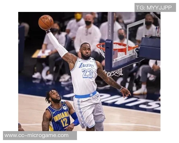 马卢阿奇精彩顺下空接暴扣成功打入本场首分展现出色表现 马卢阿奇精彩顺下空接暴扣成功打入本场首分展现出色表现