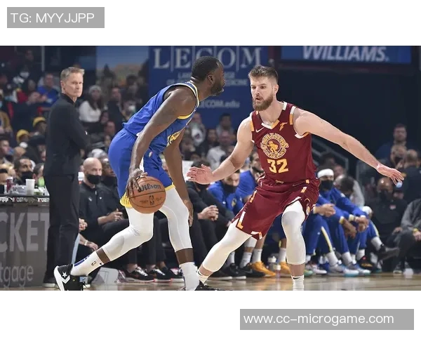 豪泽表现惊艳8投6中三分球5记轻松砍下17分6篮板3助攻